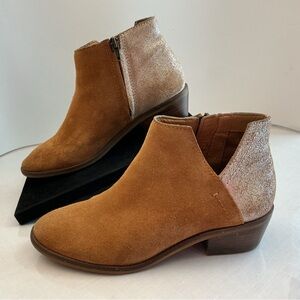 Frye & Co Caden Suede Metallic Leather Ankle Booties Cognac Tan Women’s Size 6.5